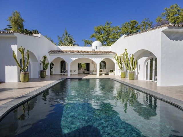 5 Bedrooms Villa in Guadalmina Alta