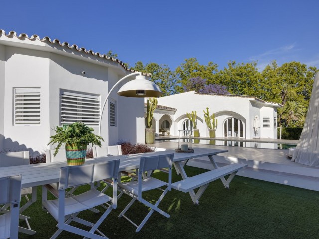 5 Bedrooms Villa in Guadalmina Alta