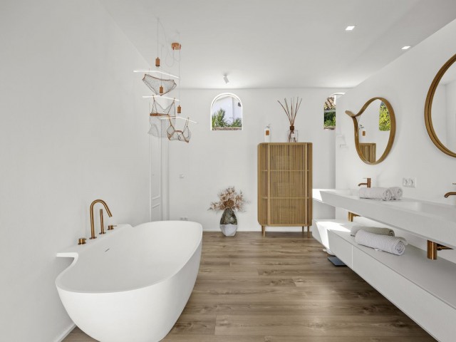 5 Bedrooms Villa in Guadalmina Alta