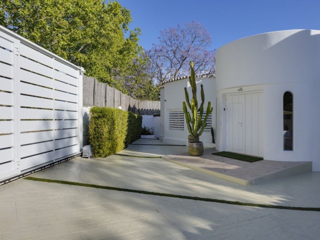 5 Bedrooms Villa in Guadalmina Alta