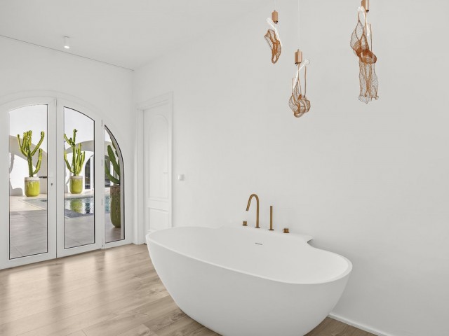 5 Bedrooms Villa in Guadalmina Alta
