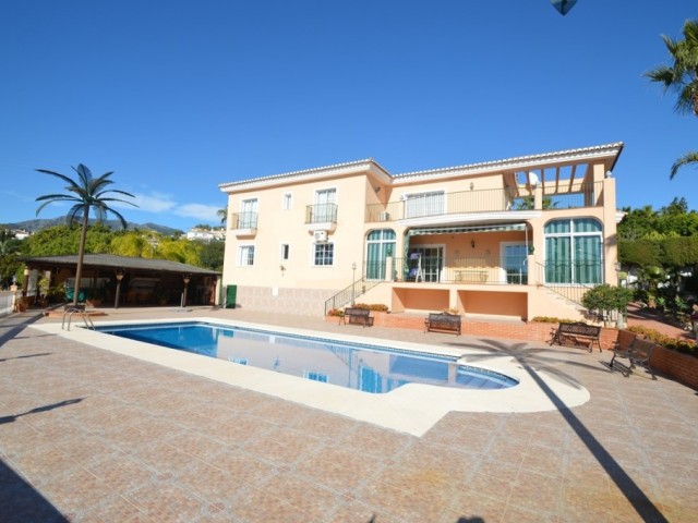 6 Bedrooms Villa in Benalmadena