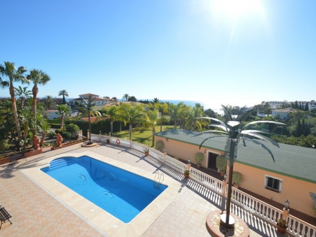 6 Bedrooms Villa in Benalmadena