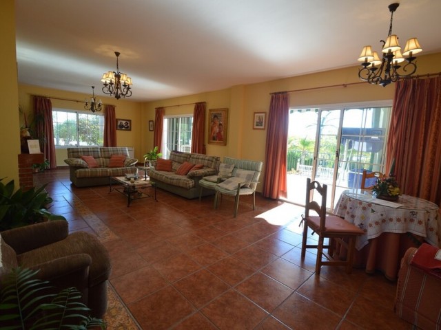6 Bedrooms Villa in Benalmadena