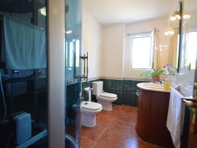 6 Bedrooms Villa in Benalmadena