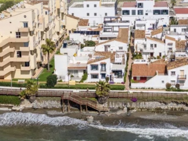 Maison mitoyenne avec 3 Chambres  à Estepona