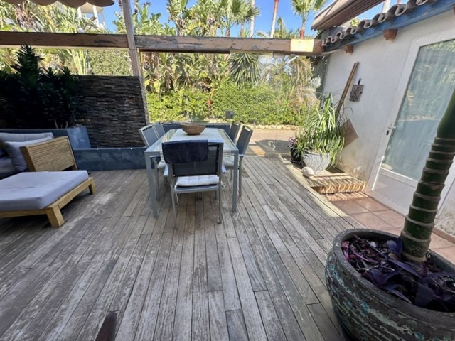Maison mitoyenne avec 3 Chambres  à Estepona