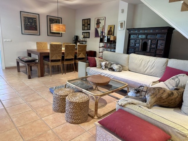 Maison mitoyenne avec 3 Chambres  à Estepona