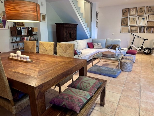 Maison mitoyenne avec 3 Chambres  à Estepona