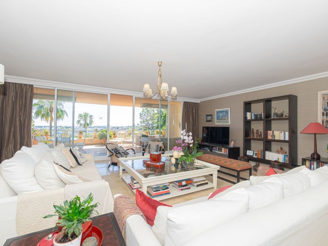 Apartamento con 3 Dormitorios  en Nueva Andalucía