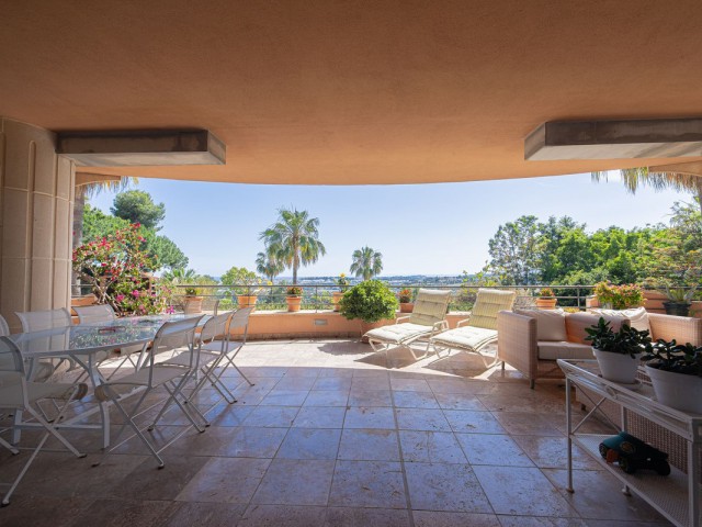 Apartamento con 3 Dormitorios  en Nueva Andalucía