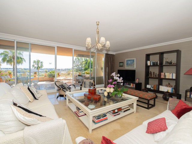 Apartamento con 3 Dormitorios  en Nueva Andalucía