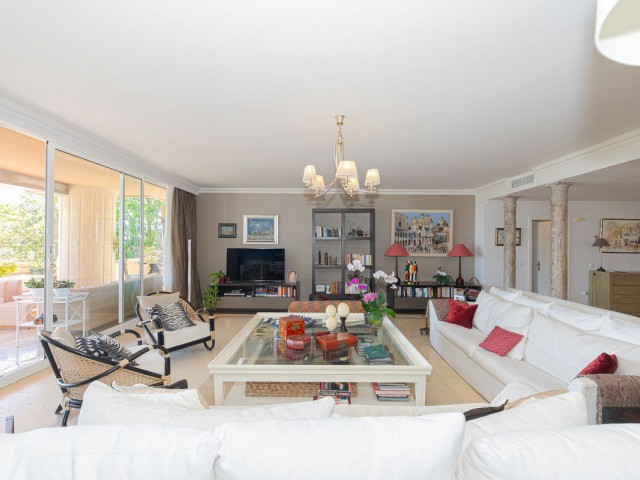 Apartamento con 3 Dormitorios  en Nueva Andalucía