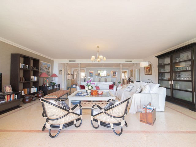 Apartamento con 3 Dormitorios  en Nueva Andalucía