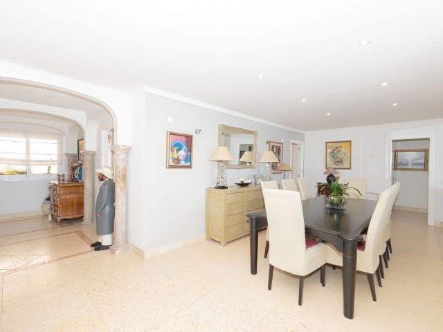 Apartamento con 3 Dormitorios  en Nueva Andalucía