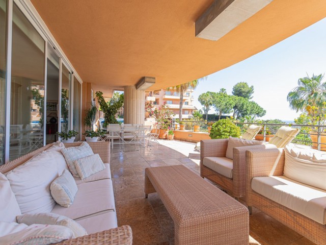 Apartamento con 3 Dormitorios  en Nueva Andalucía