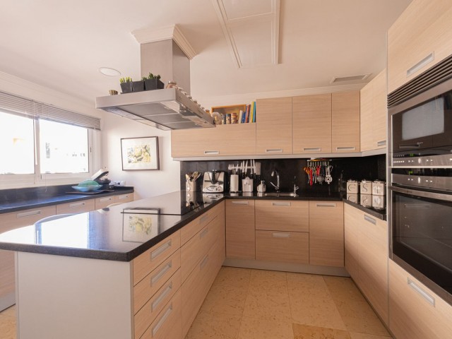 Apartamento con 3 Dormitorios  en Nueva Andalucía