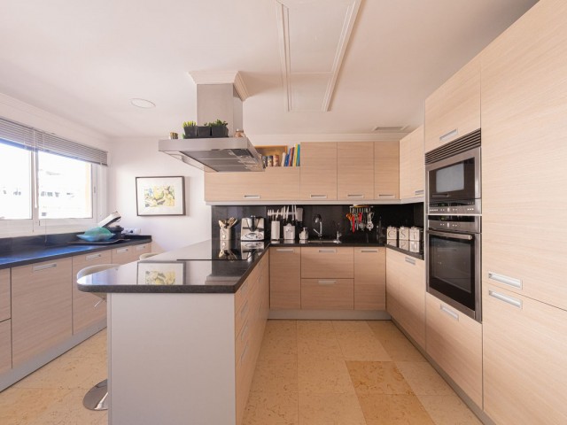 Apartamento con 3 Dormitorios  en Nueva Andalucía