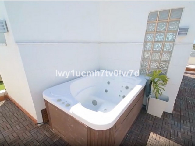 5 Bedrooms Apartment in La Cala de Mijas