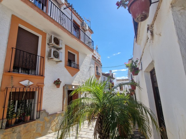 4 Bedrooms Townhouse in Estepona