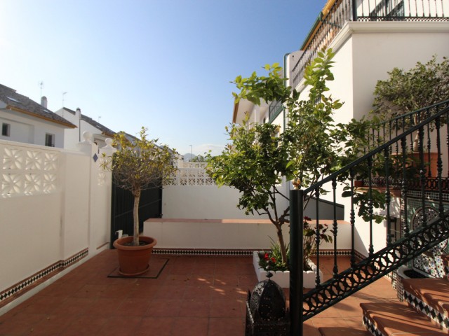 4 Makuuhuoneen Rivitalo Guadalmina Alta