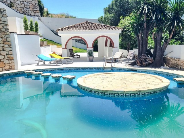 5 Bedrooms Villa in Benalmadena