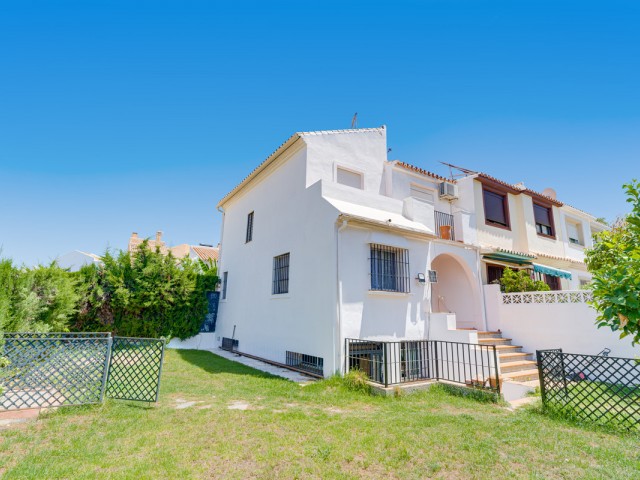 3 Bedrooms Townhouse in Estepona