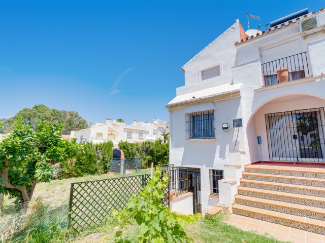 3 Bedrooms Townhouse in Estepona