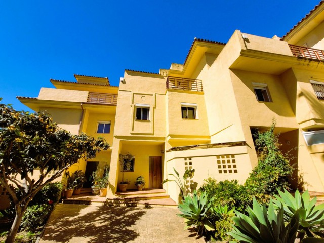 4 Bedrooms Townhouse in Estepona