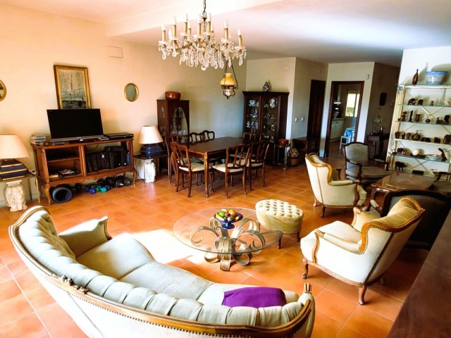 4 Bedrooms Townhouse in Estepona