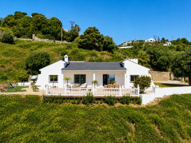 5 Bedrooms Villa in Estepona