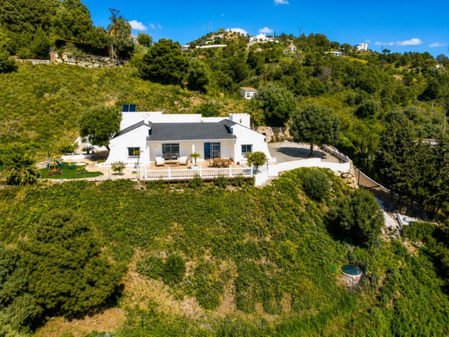 5 Bedrooms Villa in Estepona