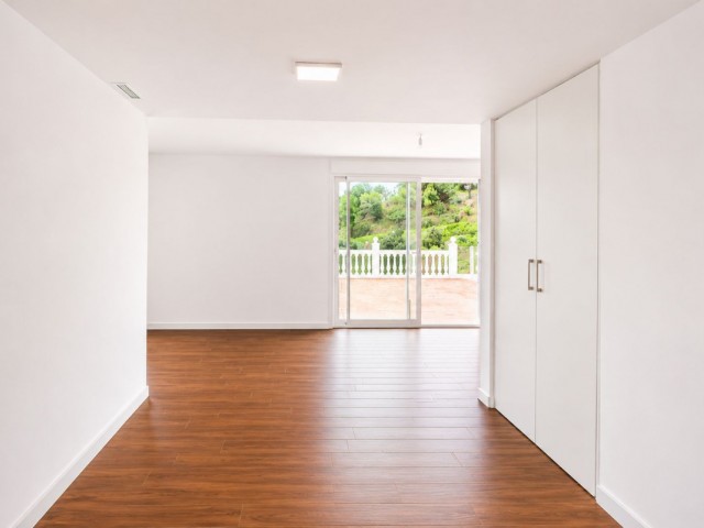 5 Bedrooms Villa in Estepona