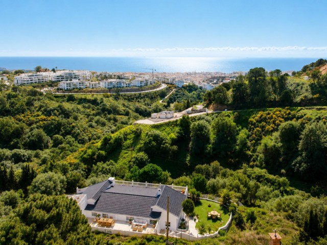 5 Bedrooms Villa in Estepona