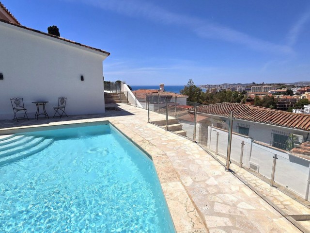4 Bedrooms Villa in Fuengirola