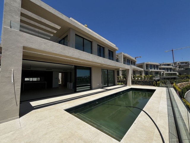 Villa con 4 Dormitorios  en Benahavís