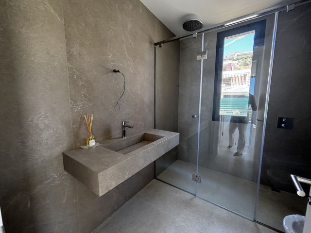 Villa con 4 Dormitorios  en Benahavís