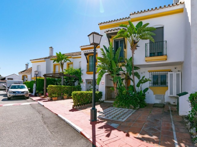 3 Bedrooms Townhouse in Estepona