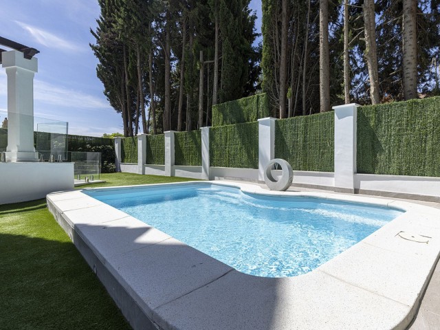 5 Bedrooms Townhouse in Estepona