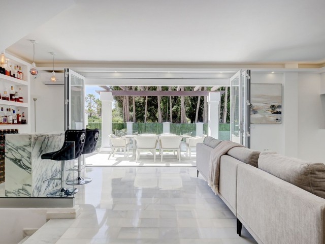 5 Bedrooms Townhouse in Estepona