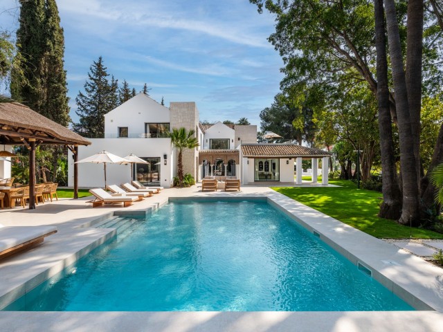 Villa con 5 Dormitorios  en Las Brisas