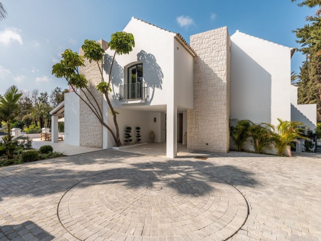 Villa con 5 Dormitorios  en Las Brisas