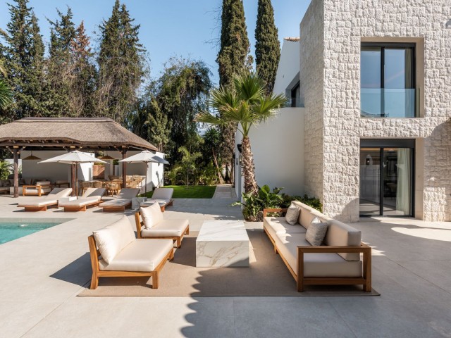 Villa con 5 Dormitorios  en Las Brisas