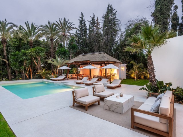 Villa con 5 Dormitorios  en Las Brisas