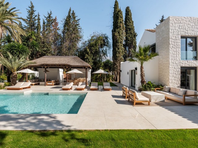 Villa con 5 Dormitorios  en Las Brisas
