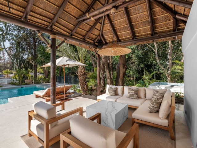 Villa con 5 Dormitorios  en Las Brisas