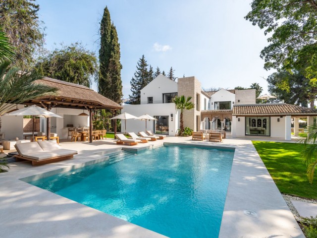 Villa con 5 Dormitorios  en Las Brisas