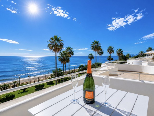 2 Bedrooms Apartment in Estepona