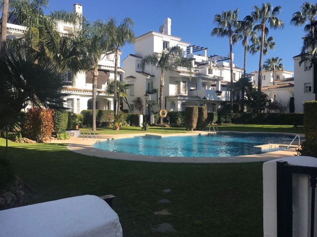 Apartamento con 2 Dormitorios  en Nueva Andalucía