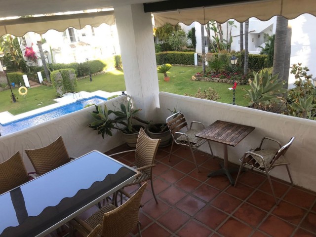 Apartamento con 2 Dormitorios  en Nueva Andalucía